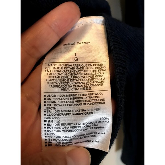 BANANA REPUBLIC EXTRA FINE MERINO NAVY WOOL V-NECK SWEATER SIZE MEN'S LARGE - Picture 3 of 5